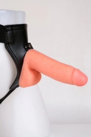 Yumuşak Dokuda 17 cm Kısa ve Kalın Strapon Giyilebilir Kemerli Harness